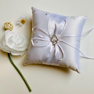 Wedding ring pillow